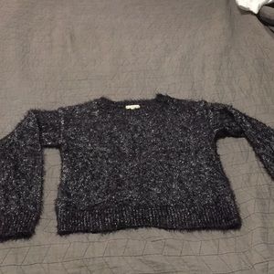 Girls fuzzy sweater silver and black XL (14/16)